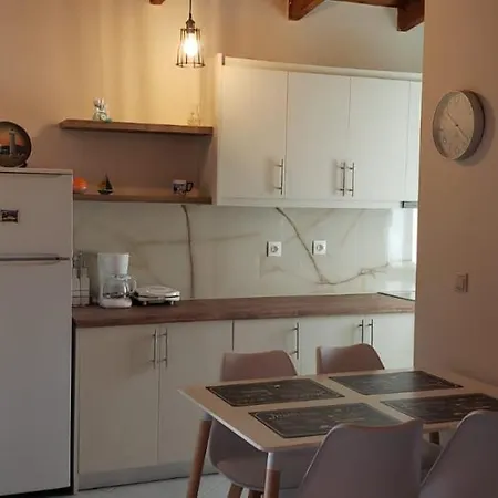Michalis, 2-bedroom In Apartamento
